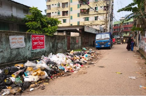 শহর এখন ‘ময়লার ভাগাড়’, দুর্গন্ধেই অতিষ্ঠ জনজীবন