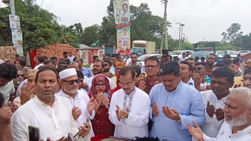 গাজীপুর সিটির ইছালী–পূবাইল কলেজগেট সড়কের কাজ উদ্বোধন;লাখো মানুষের দুর্ভোগের অবসানের আশা