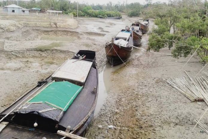 বাঁশখালীর জলকদর খালে থাকা ৮৯ টি স্লুইসগেট অচল, খাল আধুনিকায়নে পুনঃখননের দাবি উপকূলবাসির