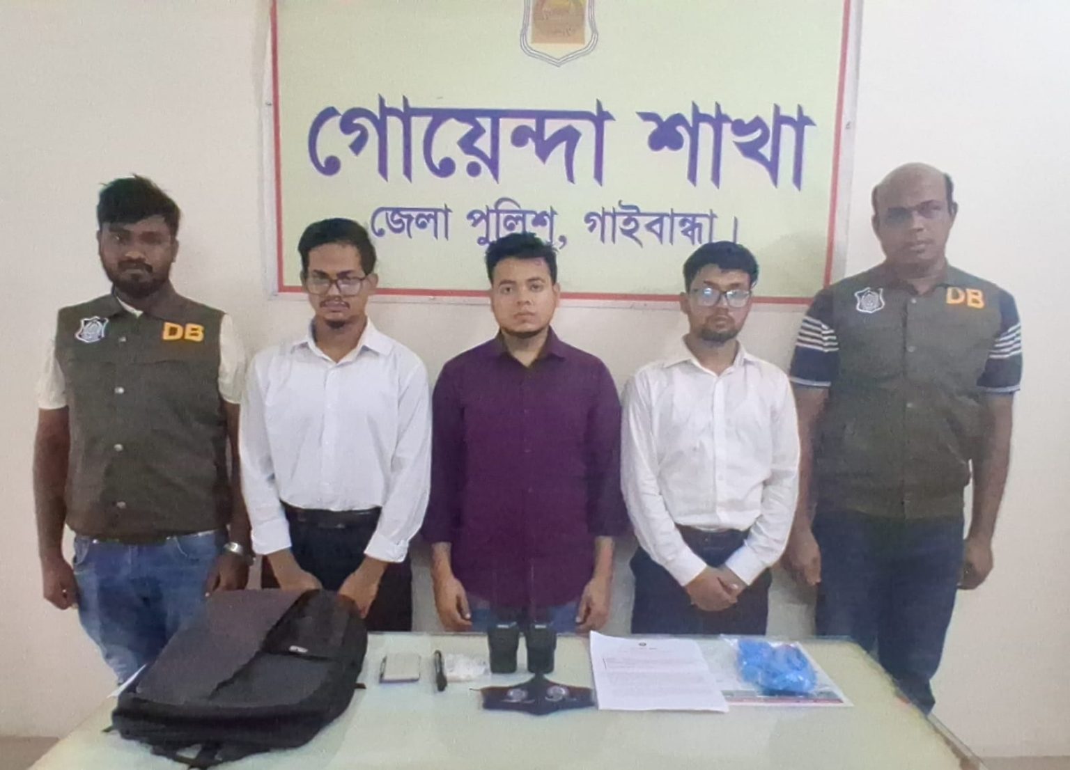 গাইবান্ধায় ভুয়া সিআইডি সেজে প্রতারণার চেষ্টাকালে ৩ জন গ্রেপ্তার