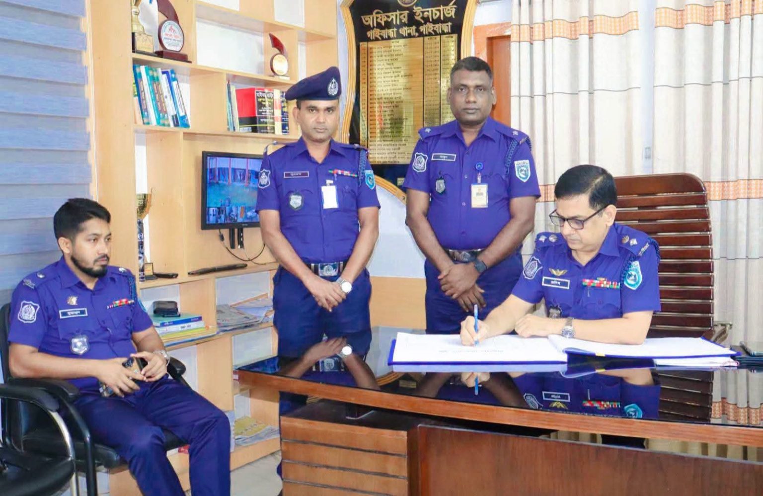 গাইবান্ধা সদর থানায় বার্ষিক পরিদর্শনে জেলা পুলিশ সুপার