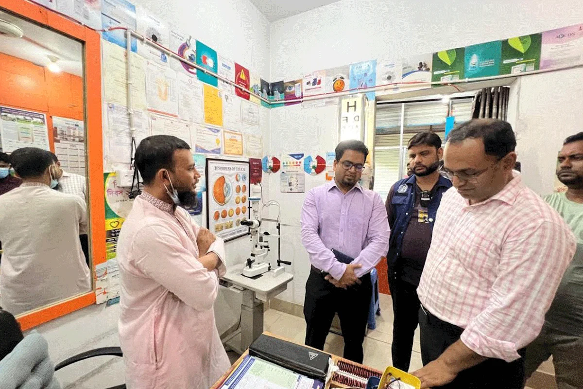 ১০ বছর ধরে ‘চক্ষু বিশেষজ্ঞ’ পরিচয়ে চিকিৎসা দিয়ে আসছিলেন এই ভুয়া ডাক্তার
