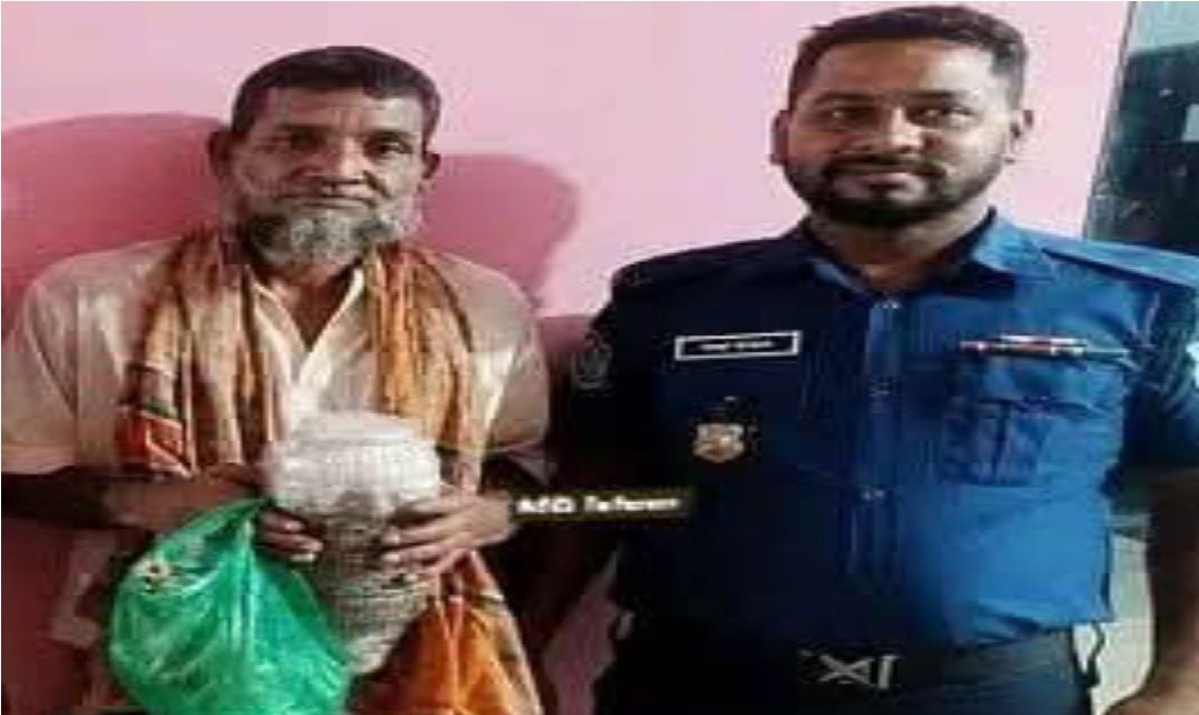ঠাকুরগাঁওয়ের পীরগঞ্জ উপজেলায় অভিযান চালিয়ে ৩০০ গ্রাম গাঁজাসহ একজন মাদক ব্যবসায়ী আটক