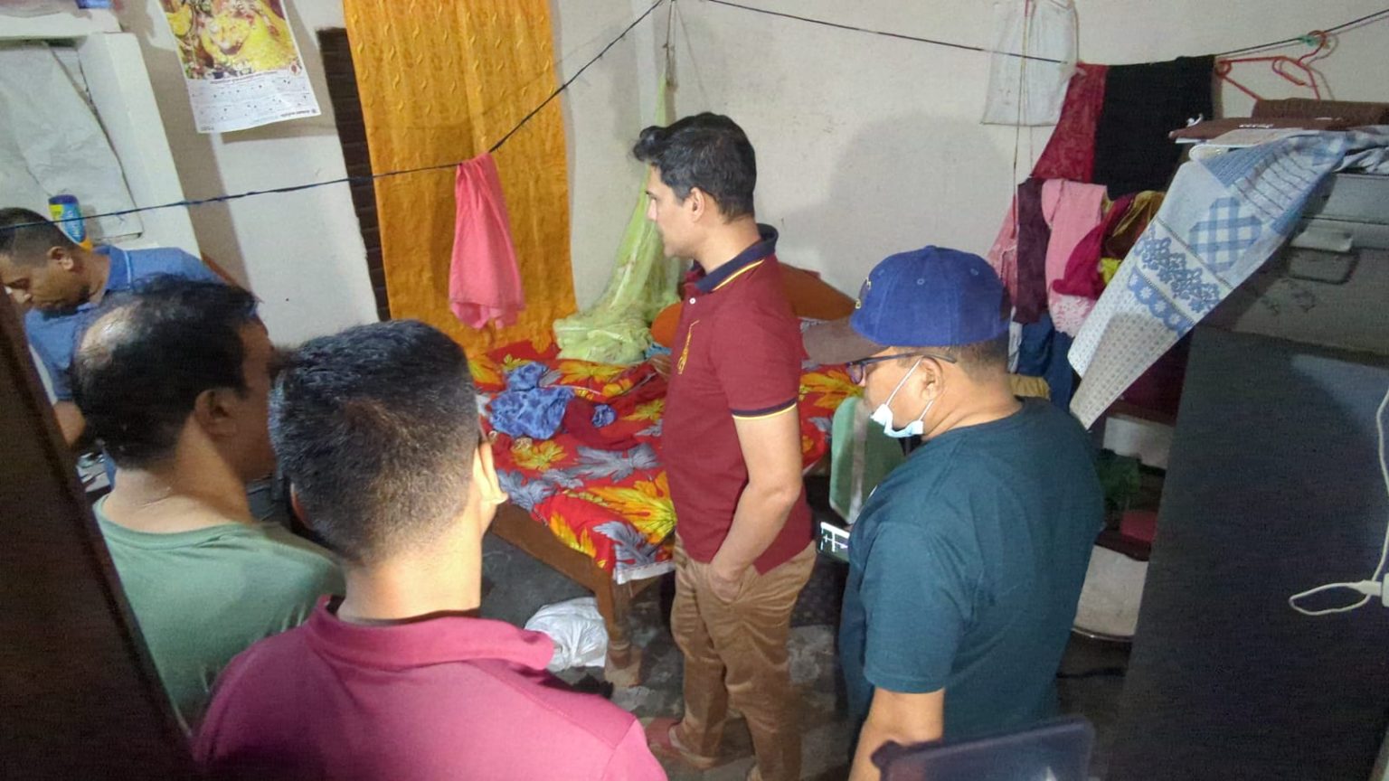 ঝালকাঠি শহরের টিএনটি এলাকায় একটি তিনতলা আবাসিক ভবনের প্রতিটি ফ্লোরে একযোগে দুর্ধর্ষ চুরি ও নারী হত্যার ঘটনা ঘটেছে