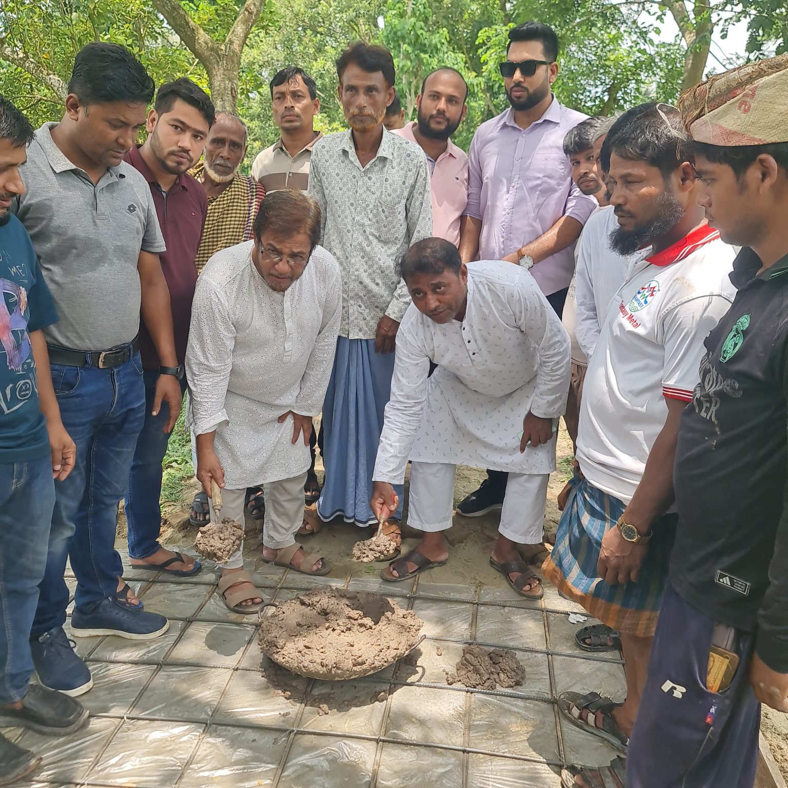 পটিয়ার আশিয়ায় মুছা পুকুর সড়কের আরসিসি ঢালাই কাজের উদ্বোধন