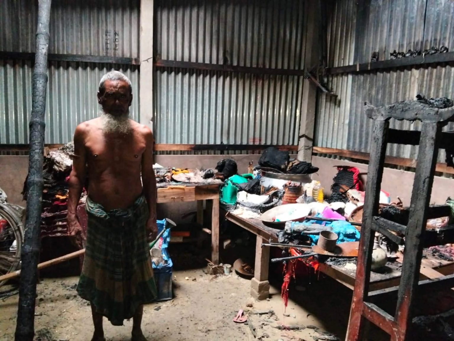 ঈশ্বরগঞ্জে অগ্নিকাণ্ডে বসতঘর পুড়ে ছাই