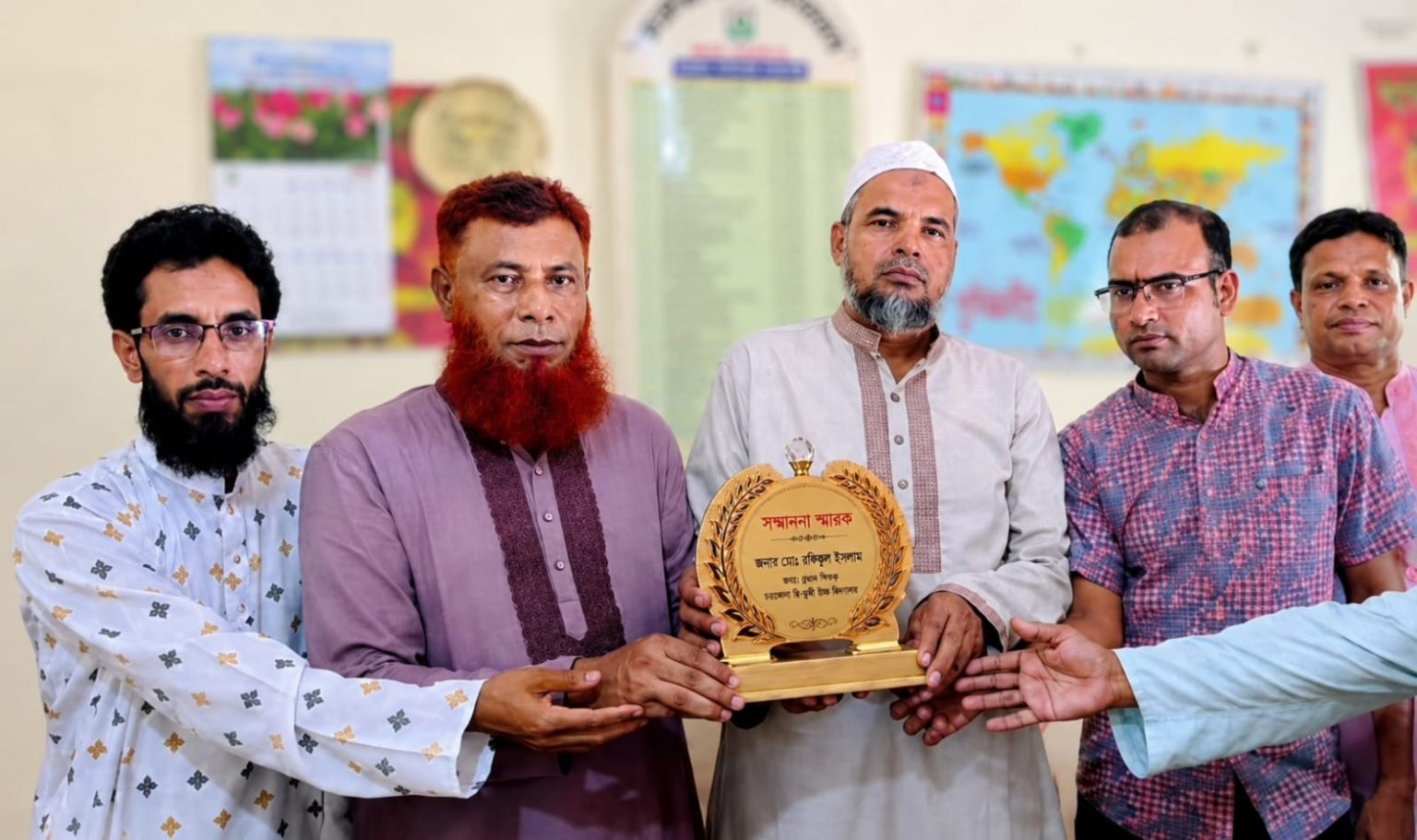 আলোকিত মানুষ গড়ার কারিগর হামিদ খাঁনের ৩০ বছরের শিক্ষকতার বর্ণাঢ্য বিদায়