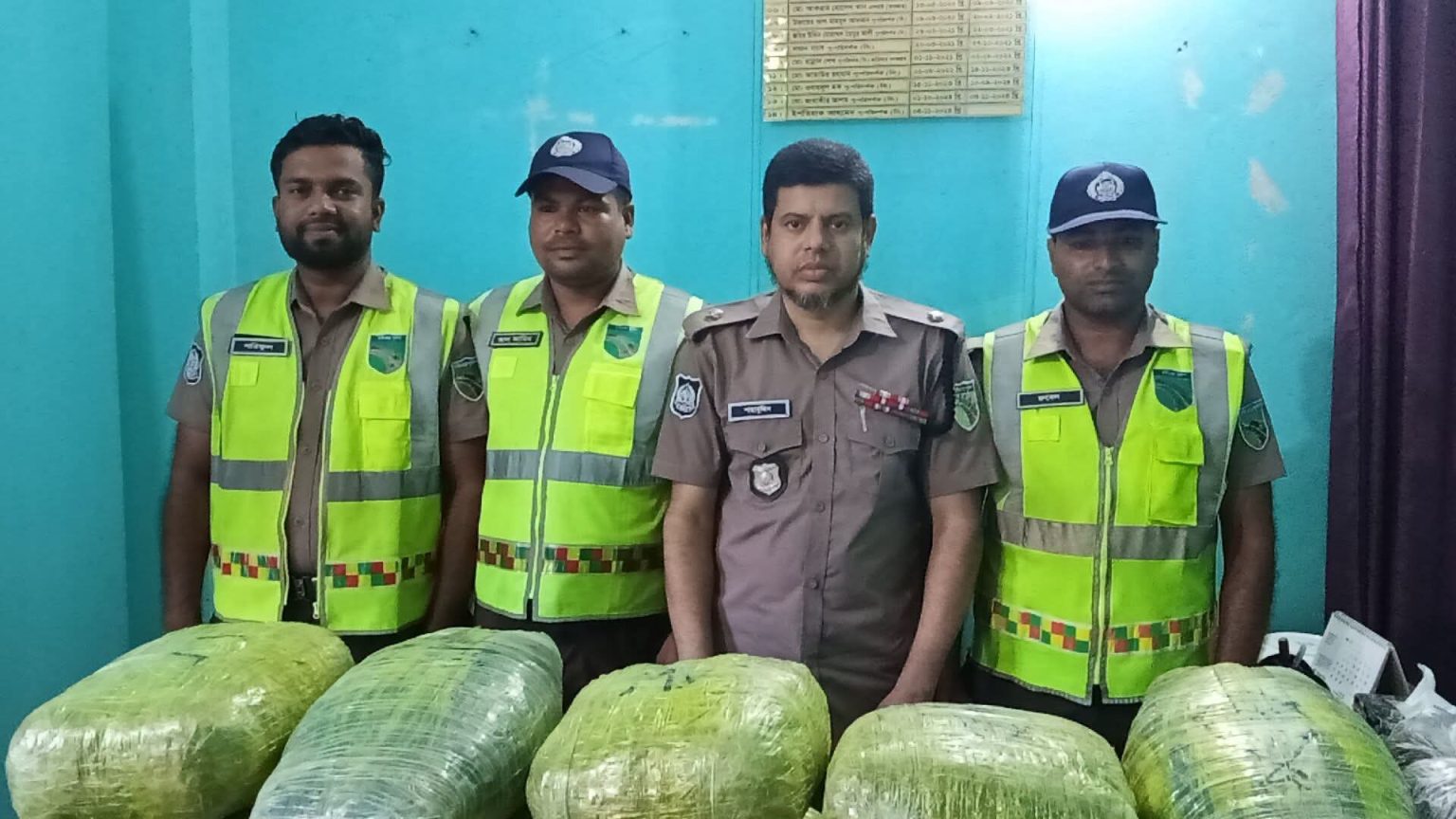 বকশীগঞ্জে ৪৫ কেজি গাঁজাসহ মোটরসাইকেল জব্দ