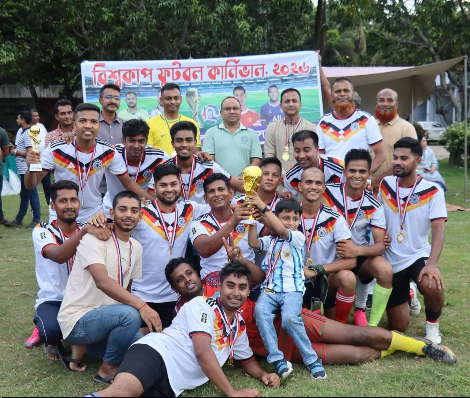 সাতক্ষীরায় ‘পুলিশ সুপার কাপ’ ফুটবল টুর্নামেন্টের ফাইনাল অনুষ্ঠিত, চ্যাম্পিয়ন জার্মানি সমর্থক দল
