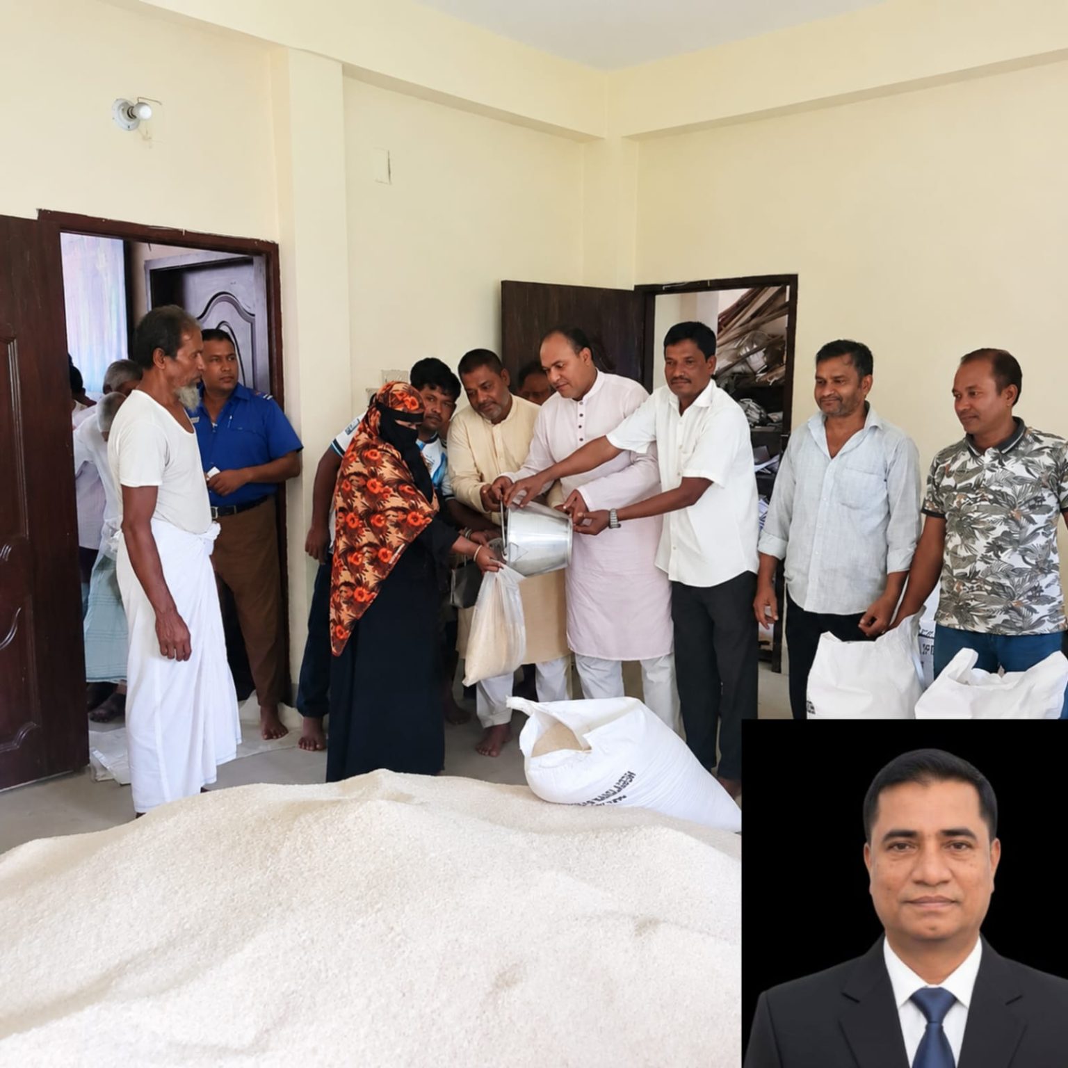 পটিয়ার কচুয়াই ইউনিয়নে এমপি এনামুল হক এনামের পক্ষ থেকে অসহায়দের মাঝে চাল বিতরণ