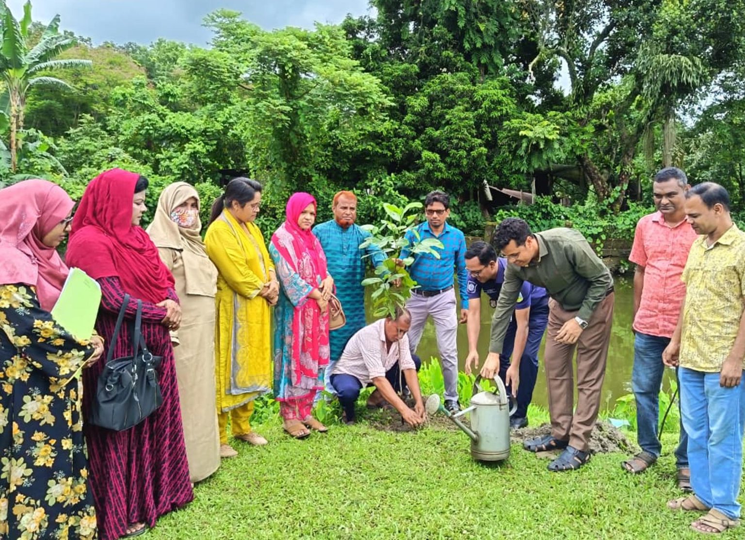 ঈশ্বরগঞ্জ পৌরসভার নিজস্ব অর্থায়নে বৃক্ষরোপণ কর্মসূচি