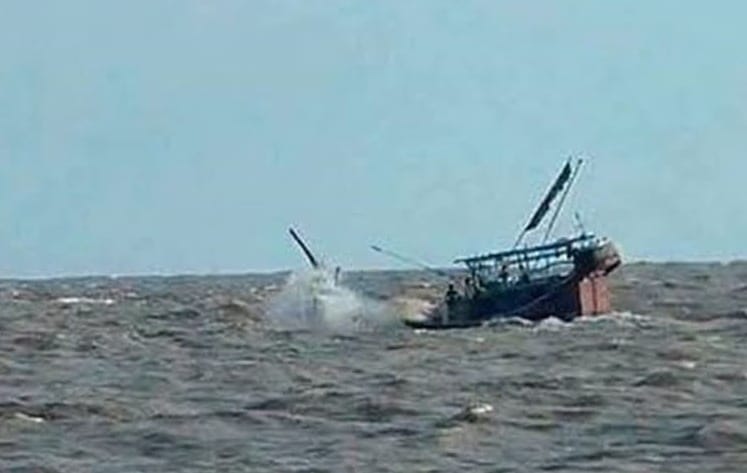 বঙ্গোপসাগরে মাছ ধরার ট্রলার ডুবি, গলাচিপার ৬ জেলে নিখোঁজ