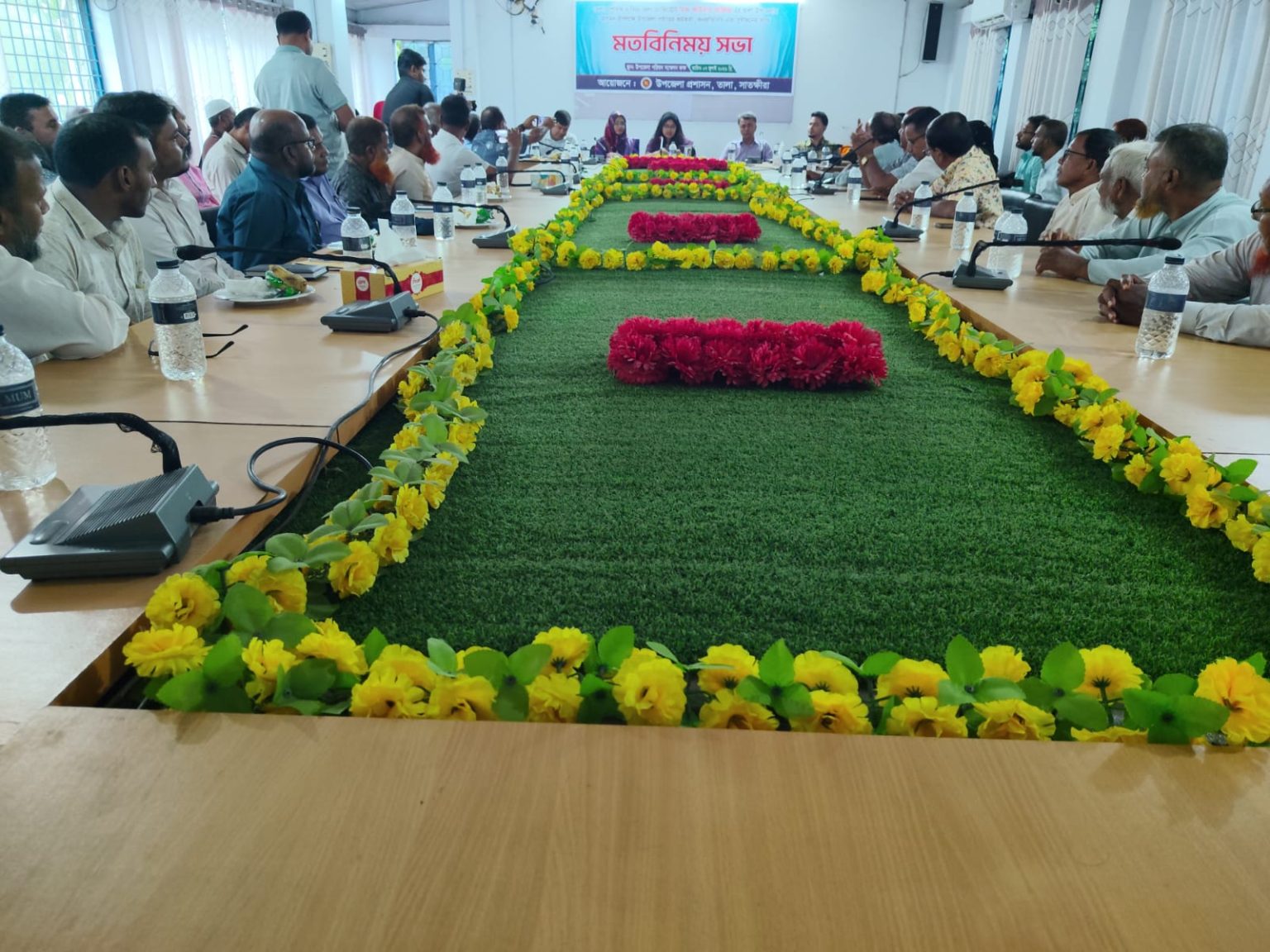 তালায় জেলা প্রশাসকের সঙ্গে মতবিনিময় সভা অনুষ্ঠিত