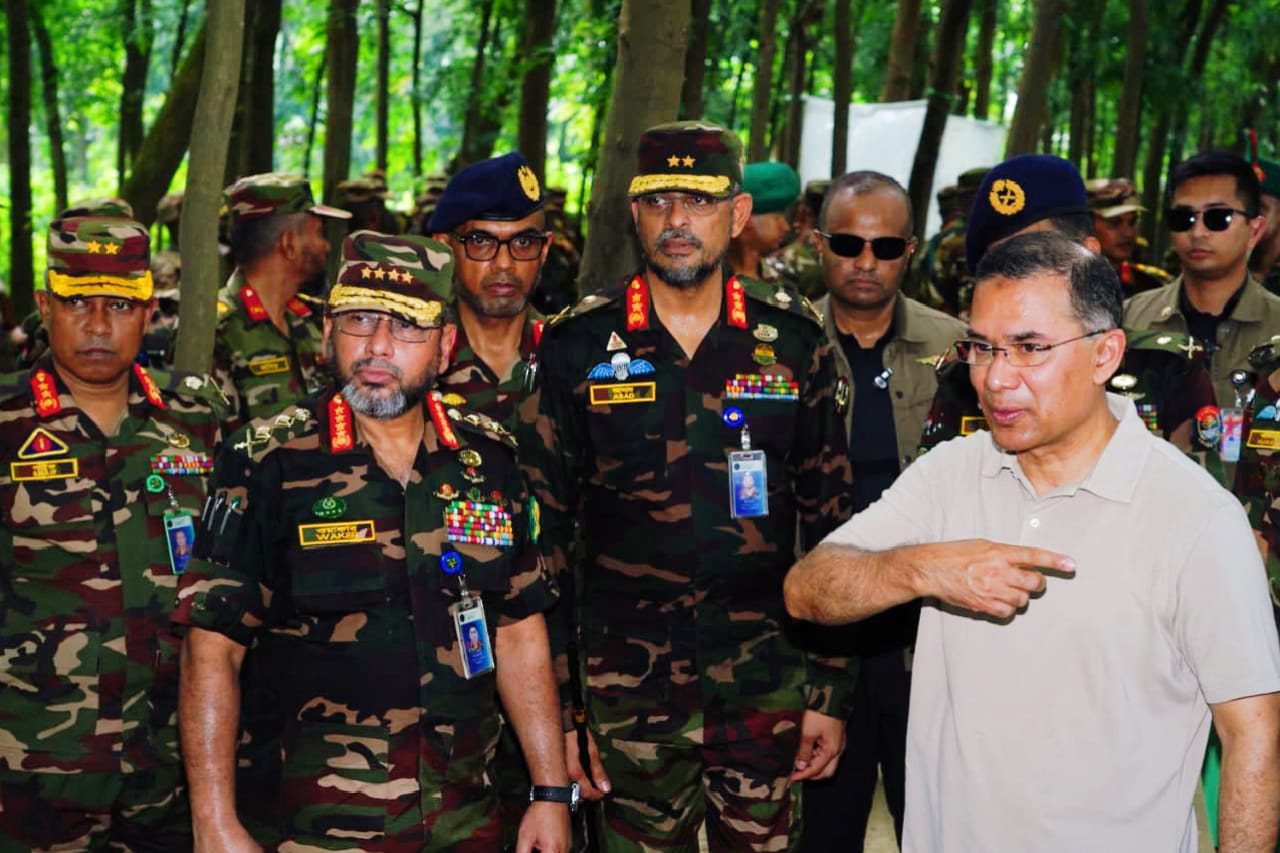 প্রধানমন্ত্রী তারেক রহমানের প্রশিক্ষণ পরিদর্শন; সেনাপ্রধান জেনারেল ওয়াকার-উজ-জামানের নেতৃত্বে বাংলাদেশ সেনাবাহিনীর পেশাদার সক্ষমতার উজ্জ্বল প্রদর্শন