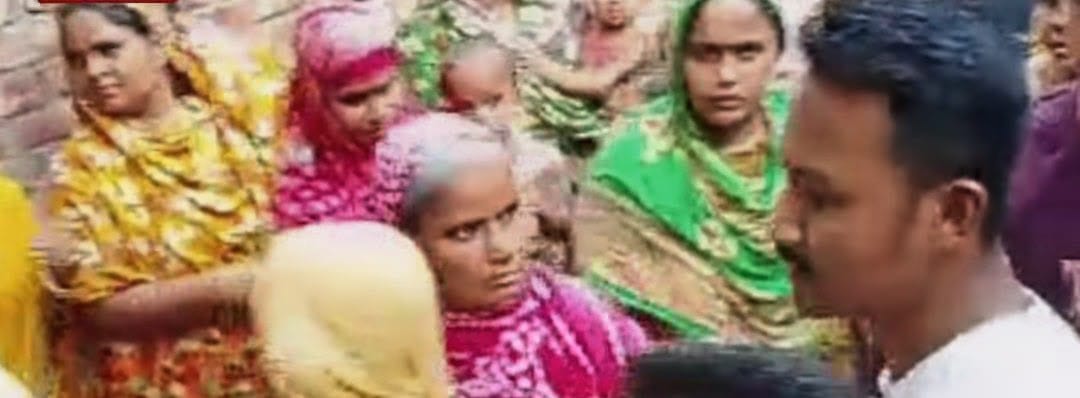 দুজনই বিবাহিত, তবুও একে অপরকে বিয়ে করতে চান, বিদেশফেরত নারীর বিয়ের দাবিতে বক্কর হোসেনের বাড়িতে অবস্থান