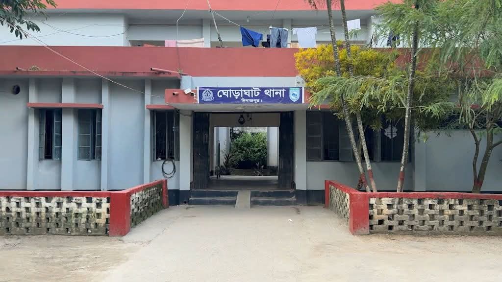 ঘোড়াঘাটে ভূয়া ডিবির প্রতারণার ফাঁদে সরকারি প্রাথমিক বিদ্যালয়ের শিক্ষকরা, হাতিয়ে নেওয়া হলো প্রায় ২ লাখ টাকা