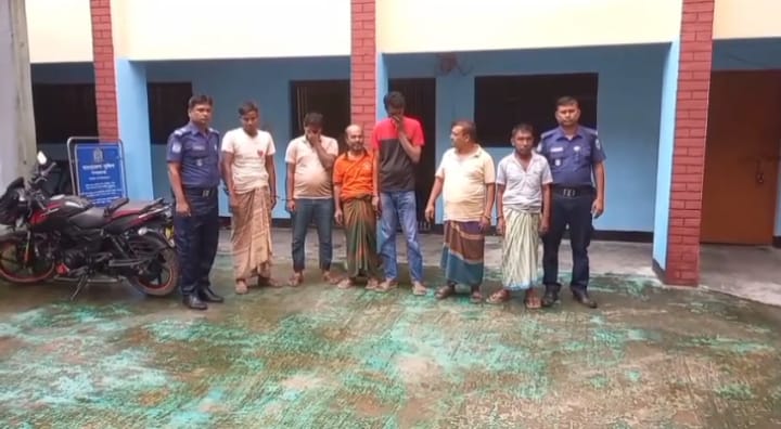গাইবান্ধায় জুয়া খেলার অভিযোগে ৬ জুয়াড়ি আটক