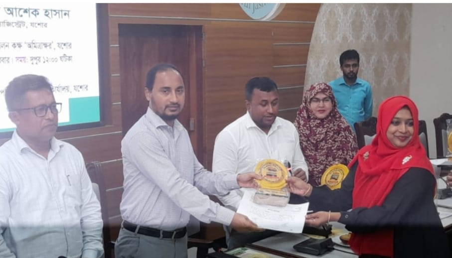 বিশ্ব জনসংখ্যা দিবসে যশোরে শ্রেষ্ঠ কর্মী ও প্রতিষ্ঠানকে সম্মাননা