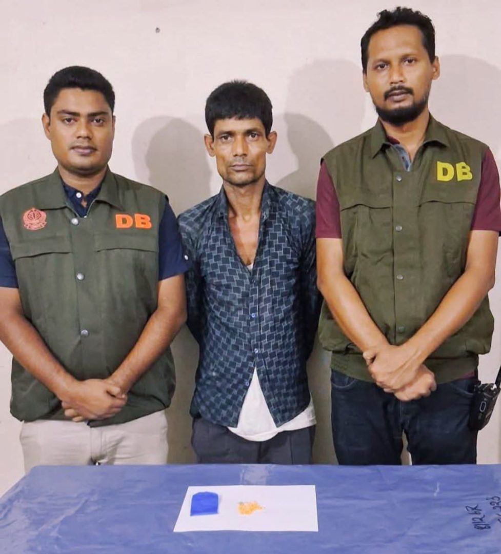 ইয়াবা সহ ৩২ টি মামলার আসামি চিহ্নিত মাদক ব্যবসায়ী মোজাম্মেল হক মোজাম আটক