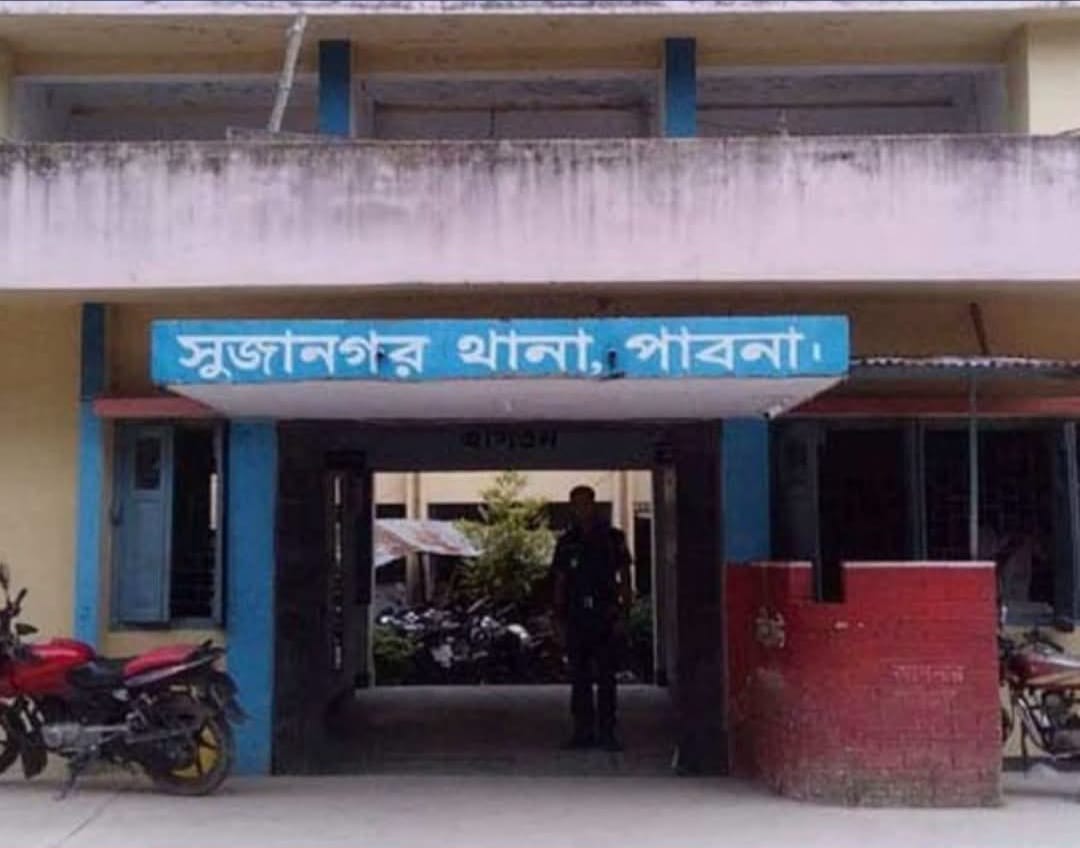 পাবনা সুজানগরে মসজিদের মাইকে ঘোষণা দিয়ে পুলিশের উপর আ.লীগর হামলা, ওসিসহ আহত ২
