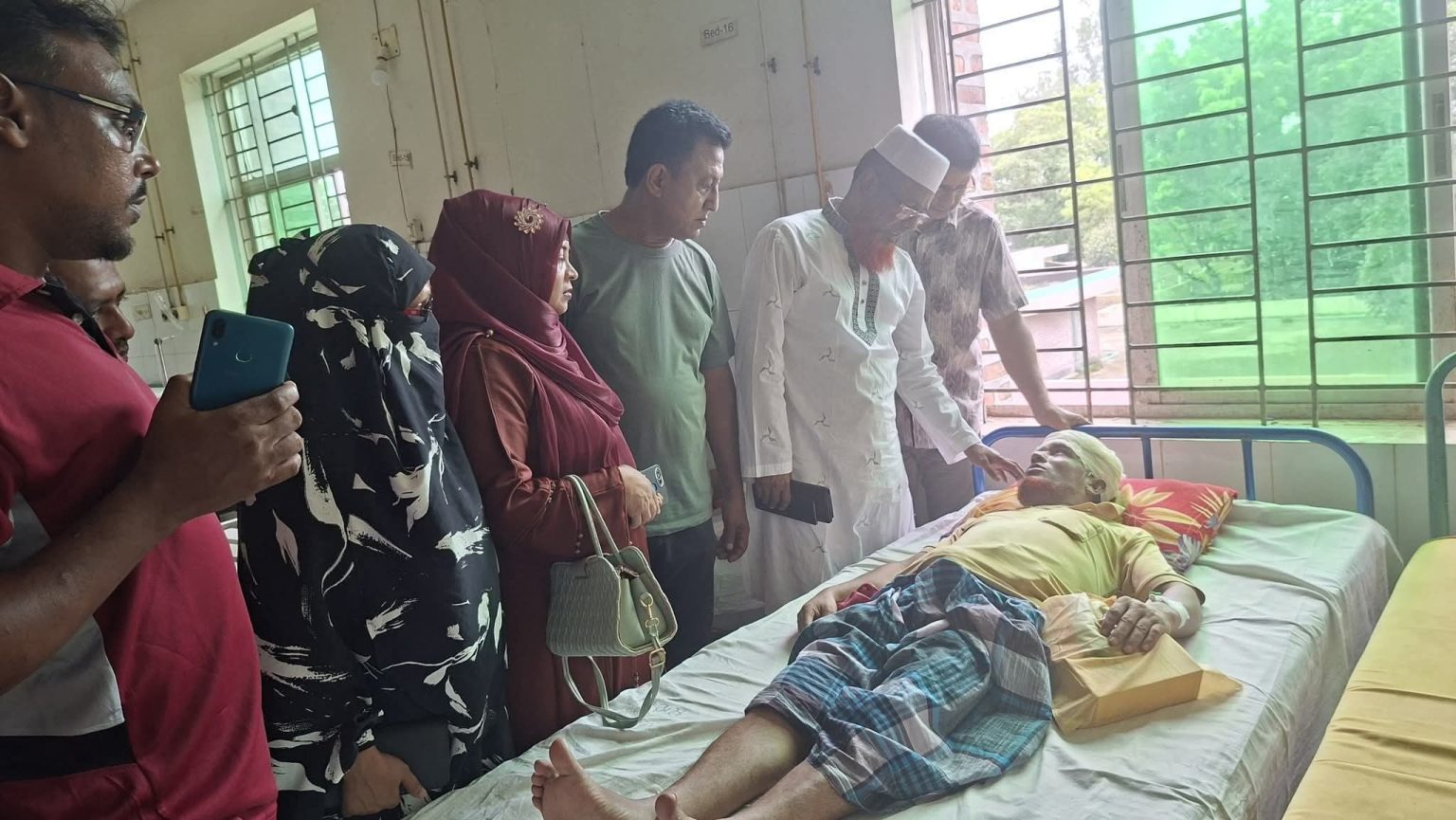 মধুপুরে মাদক ব্যবসায়ীদের হামলায় দুই জন আহত