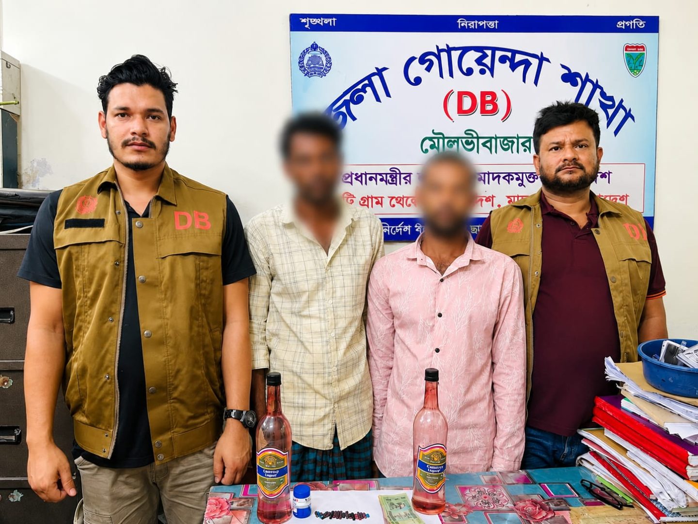 কুলাউড়ায় ডিবি পুলিশের অভিযানে ইয়াবা-মদ জব্দ, গ্রেপ্তার ২