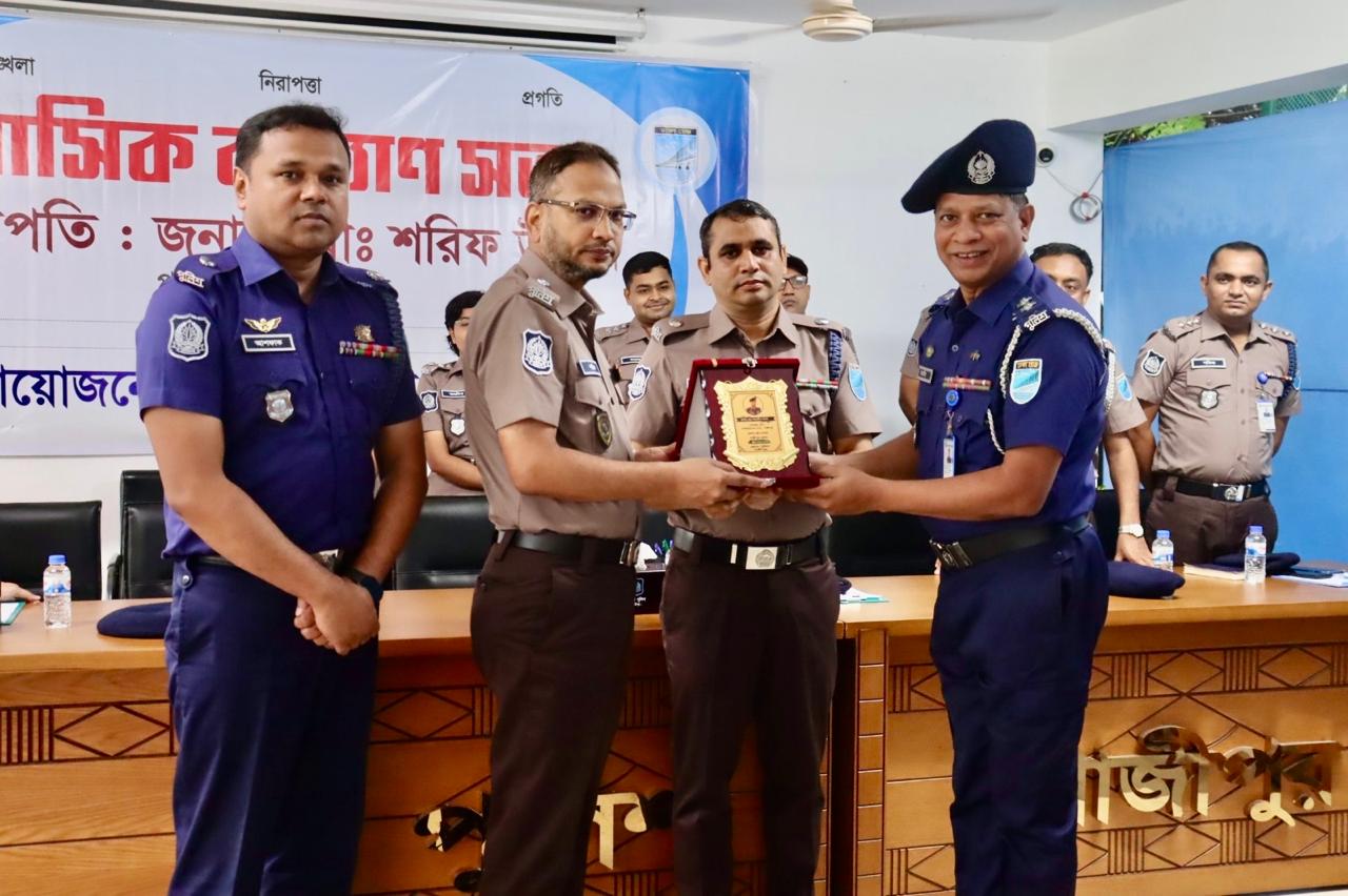 গাজীপুর জেলায় শ্রেষ্ঠ (এসআই) হিসেবে নির্বাচিত হয়েছেন কালিয়াকৈর থানার এসআই (নি:)জাহাঙ্গীর আলম