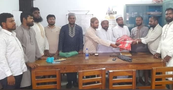 ঝিকরগাছা উপজেলা জামায়াতের যুব বিভাগের ক্রীড়া সামগ্রী বিতরণ