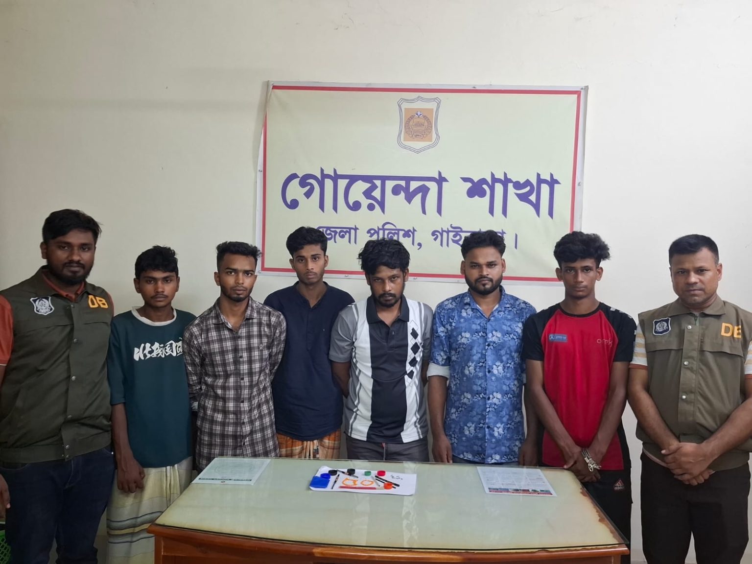 গাইবান্ধায় ইয়াবাসহ ৬ মাদকসেবী আটক, পলাতক ১