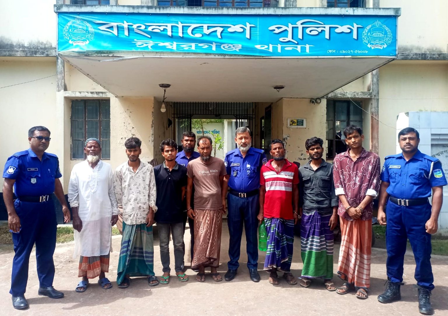 ঈশ্বরগঞ্জে চুরি মামলার তিন আসামিসহ গ্রেফতার ৮