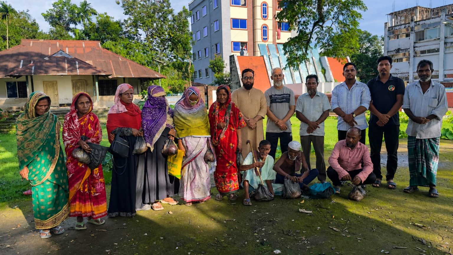 কুলাউড়ায় ১০ অসহায় পরিবারকে খাদ্য ও নগদ অর্থ সহায়তা রাশিদ আলী ফাউন্ডেশনের