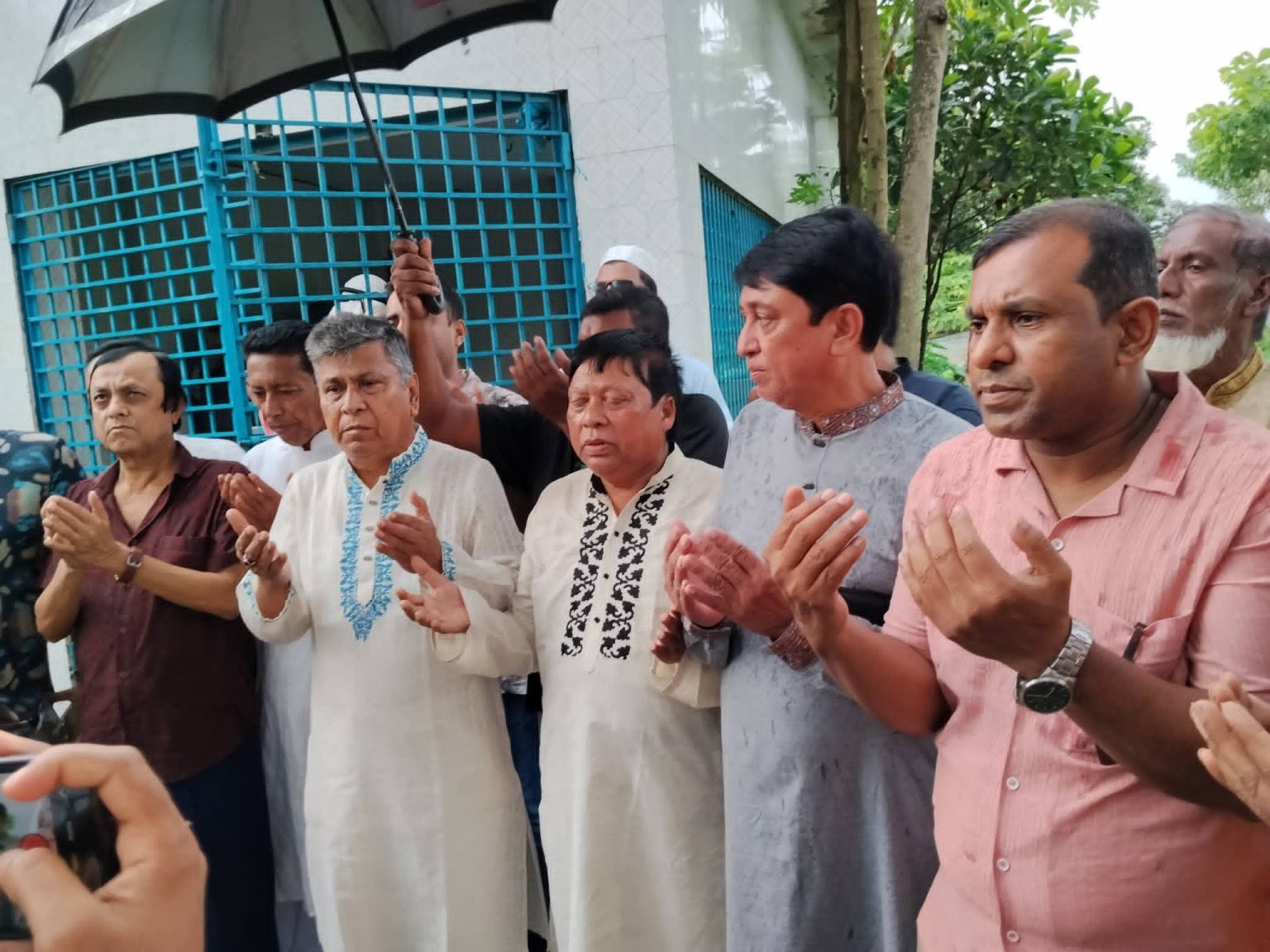 নবীনগর কেন্দ্রীয় কবরস্থানের নবনির্মিত রাস্তার শুভ উদ্বোধন করলেন এমপি অ্যাডভোকেট আব্দুল মান্নান