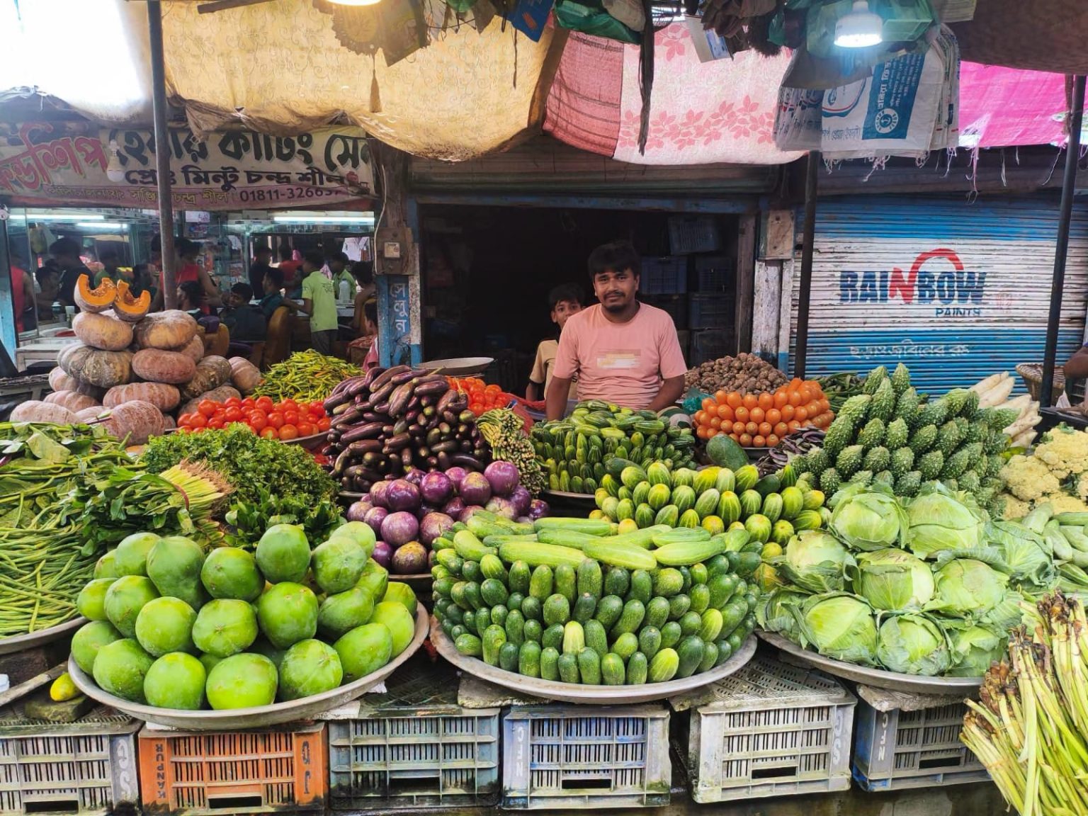ঘোড়াঘাটে সবজির বাজারে আগুন, ৫০০ টাকায়ও মিলছে না প্রয়োজনীয় কেনাকাটা