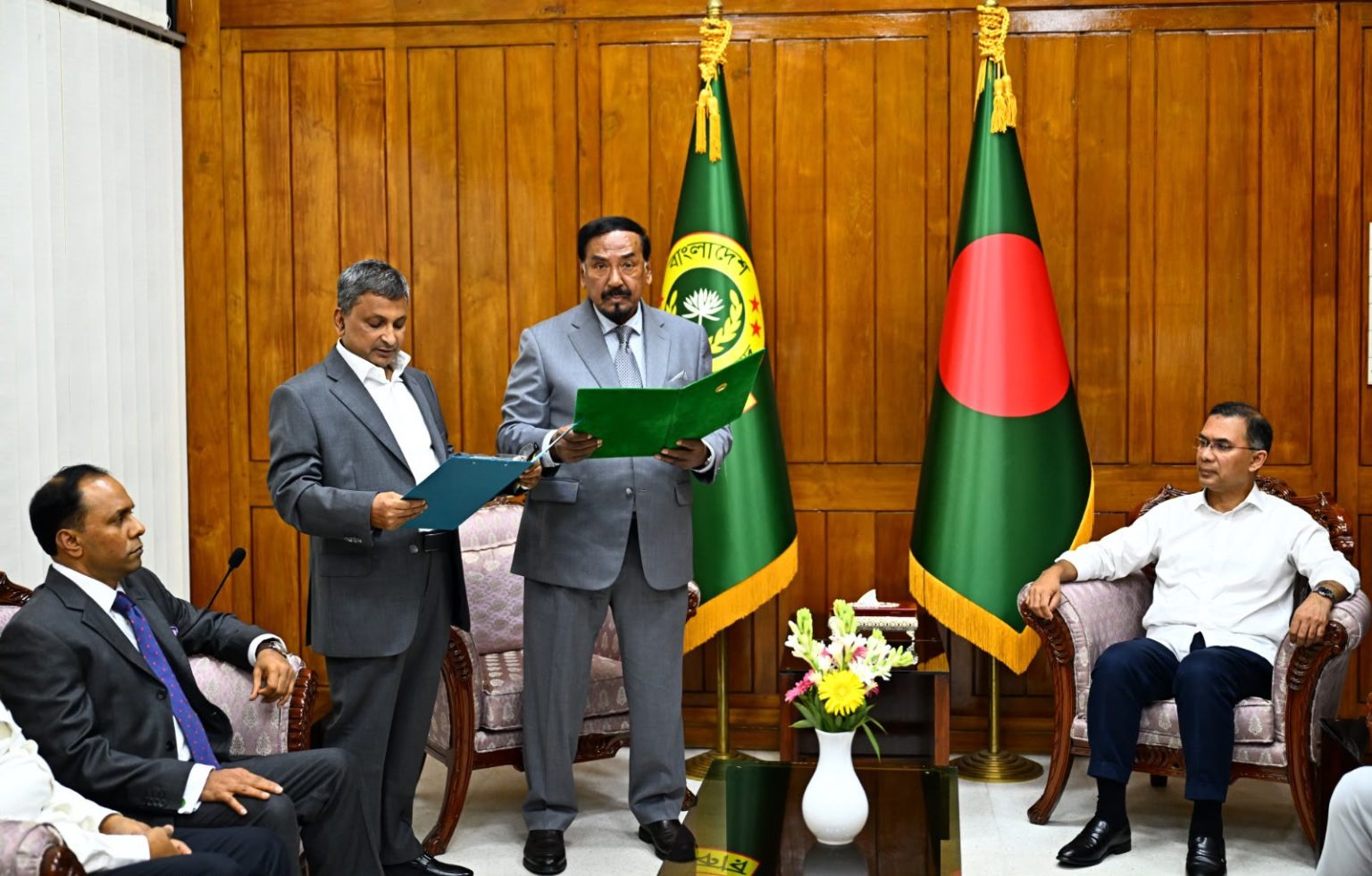 চট্টগ্রাম-২ আসনের সংসদ সদস্য সরোয়ার আলমগীরের শপথ গ্রহণ অনুষ্ঠিত