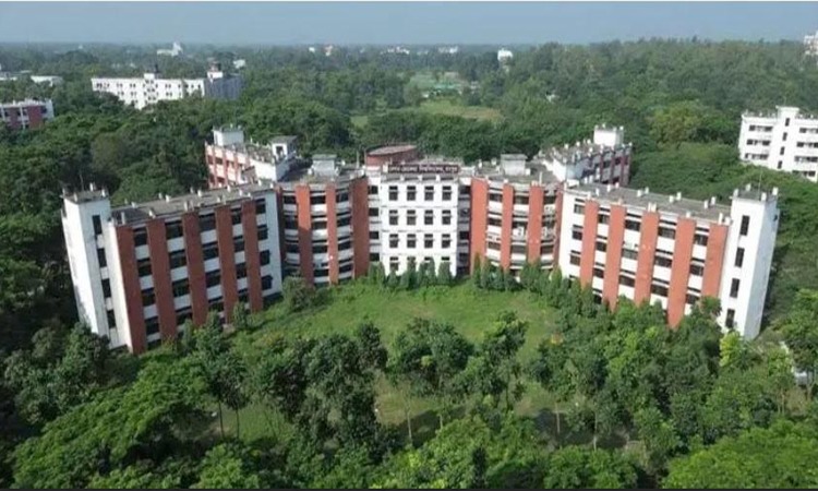 বেরোবিতে হয়নি সমাবর্তন, টাকা ফেরত পেলেন শিক্ষার্থীরা