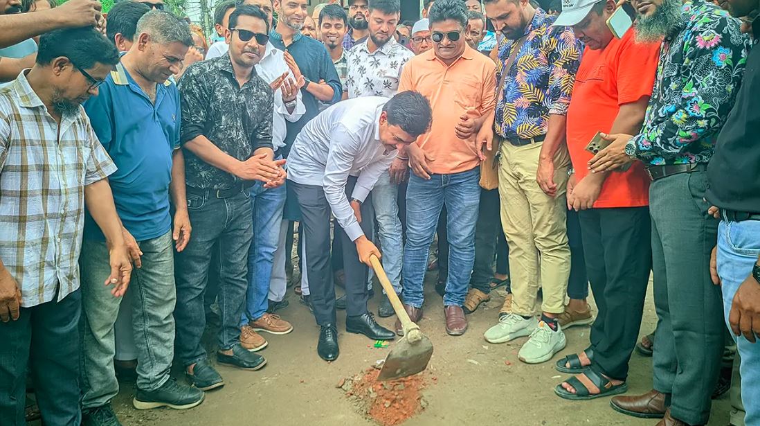 রংপুরে জাহাজ কোম্পানি মোড়-মাহিগঞ্জ সাতমাথা সড়কের সংস্কার শুরু