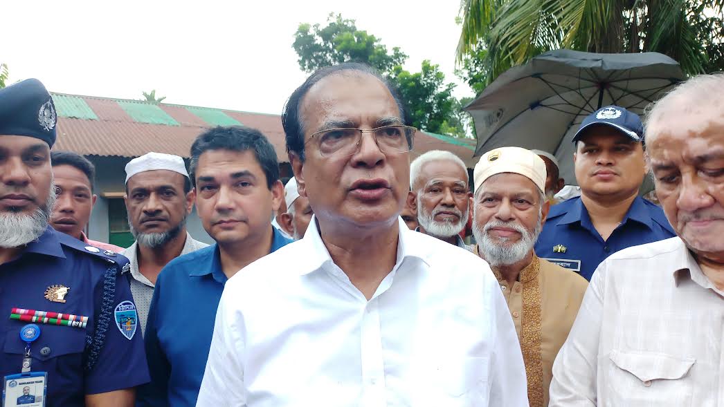 সরকার দুর্গত মানুষের পাশে আছে: ত্রাণমন্ত্রী