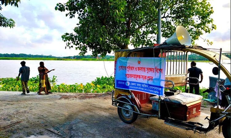 গোপালগঞ্জে বন্যা পরিস্থিতি মোকাবিলায় জনসচেতনতায় ব্যাপক প্রচারণা