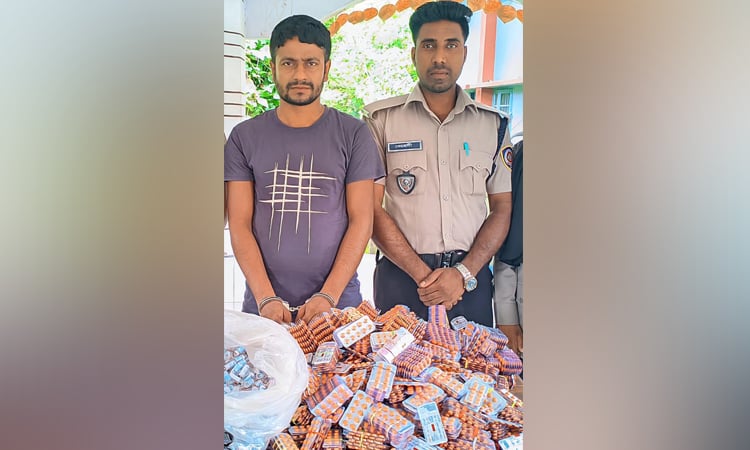 দিনাজপুরে বিপুল পরিমাণ ভারতীয় মাদকদ্রব্যসহ একজন গ্রেফতার