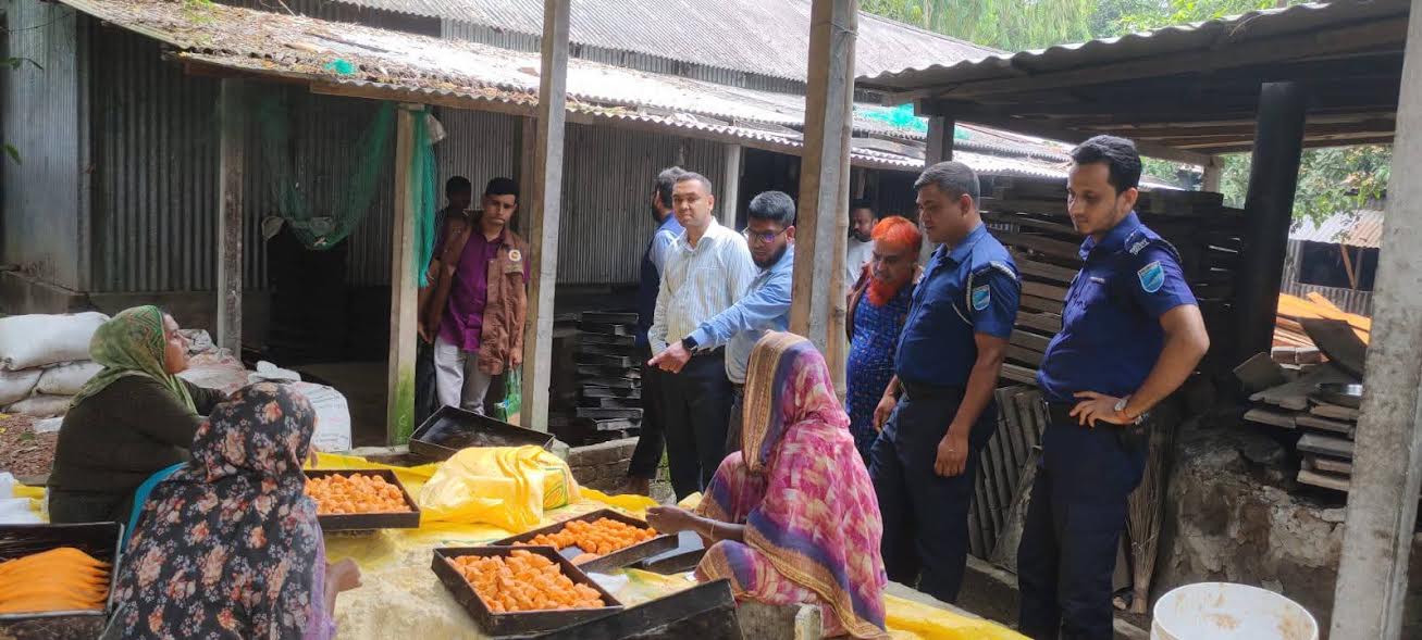 টাঙ্গাইলে তিনটি প্রতিষ্ঠানকে ১লাখ ৬০ হাজার টাকা জরিমানা