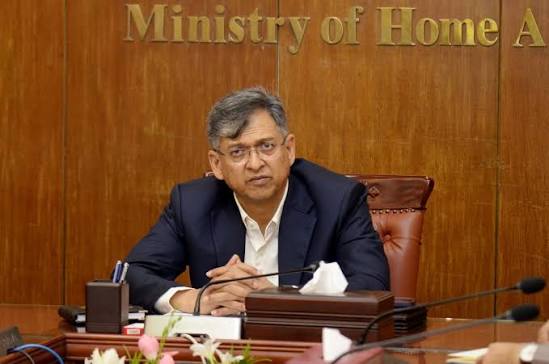 আরবি হরফের পতাকা নিয়ে উগ্রবাদী তৎপরতার কোনো প্রমাণ নেই: স্বরাষ্ট্রমন্ত্রী