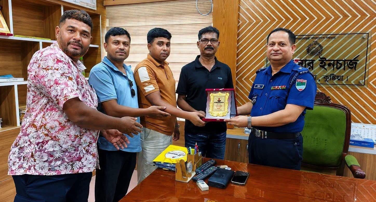 কুষ্টিয়ার মিরপুর থানা থেকে অশ্রুসিক্ত বিদায় কনস্টেবল শাহাদাত হোসেন