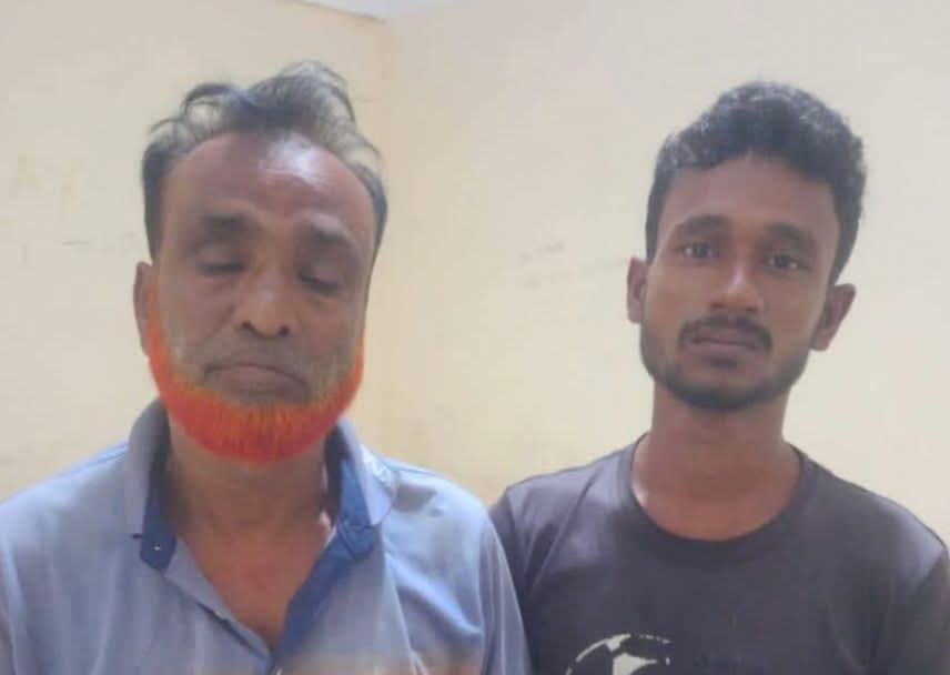বেনাপোল চেকপোস্ট এলাকায় দুইজন ছিনতাইকারীকে আটক করে বেনাপোল পোট থানা পুলিশ
