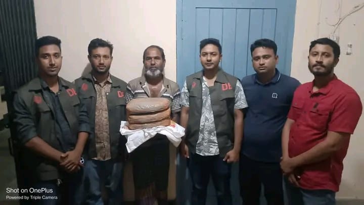 বরগুনায় জেলা গোয়েন্দা শাখা (ডিবি) বিশেষ অভিযানে ০৩ (তিন) কেজি অবৈধ মাদকদ্রব্য গাঁজা সহ ০১ জন আসামী গ্রেফতার