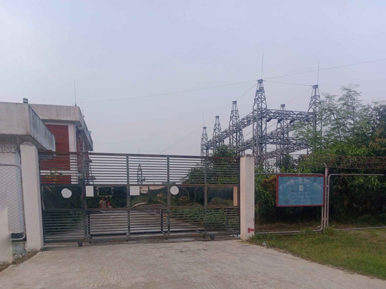 গোদাগাড়ীতে বিদ্যুতের লুকোচুরিতে জনদুর্ভোগ চরমে, ক্ষোভে ফুঁসছেন সাধারণ মানুষ
